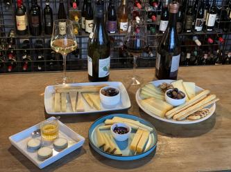 Degustări de brânzeturi și vinuri în București și Ilfov | Cheese & wine bar